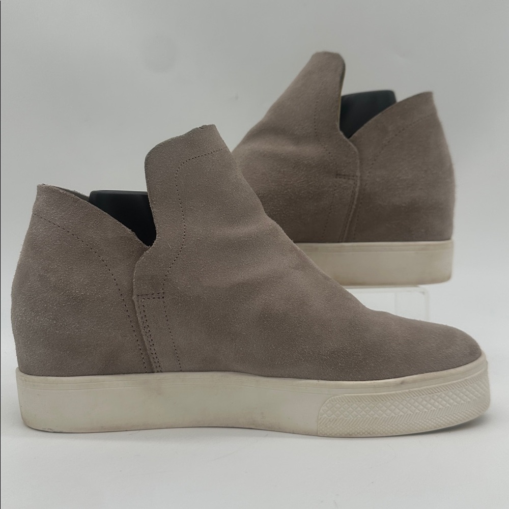 Steve Madden Wrangle Wedge Women's Size 8M Bootie Shoes Taupe Suede